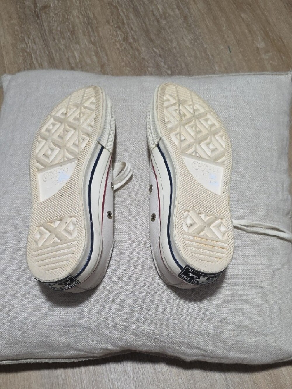 Converse Chuck Taylor Floral Embroidered Leather Low-Top Sneakers - Picture 6 of 8